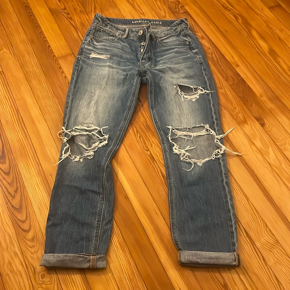 American Eagle ripped medium wash jeans loose fit boyfriend jeans